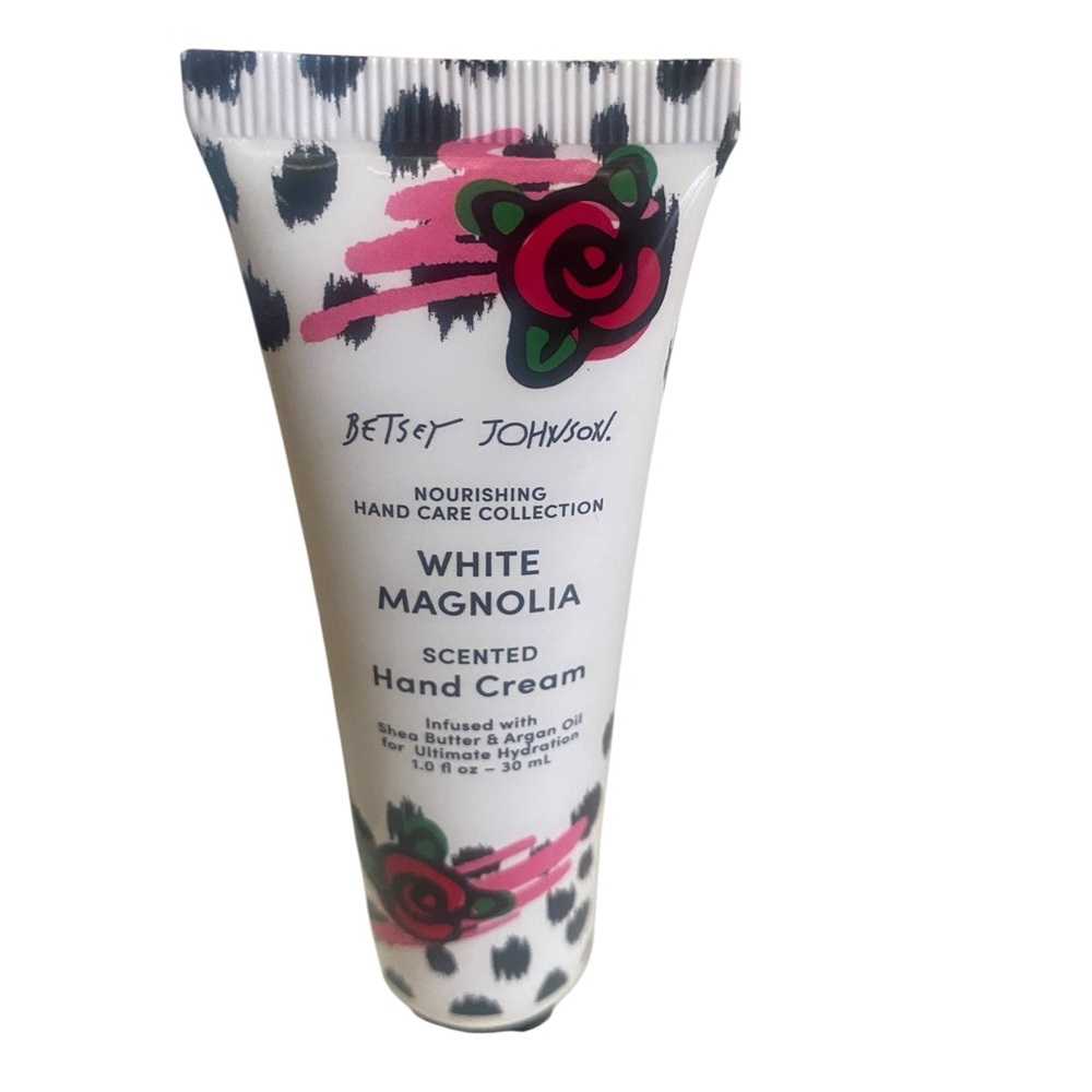 Betsey Johnson White Magnolia Hand Cream NEW 1 oz